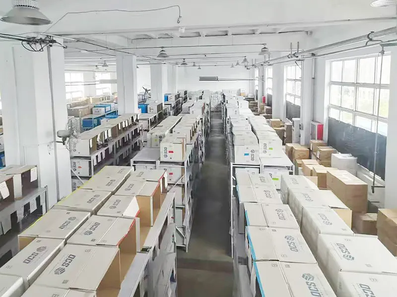 約1,000㎡の自社倉庫